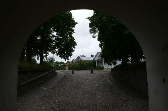 スオメンリンナ島のメインストリートへ