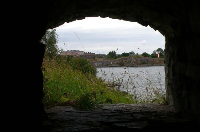 【大砲用の窓から】