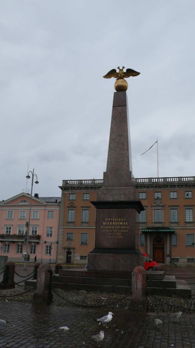 【マーケット広場の塔】<br /><br />雨が強くなり始めたので、急いでフェリーに乗り、マーケット広場に戻った。