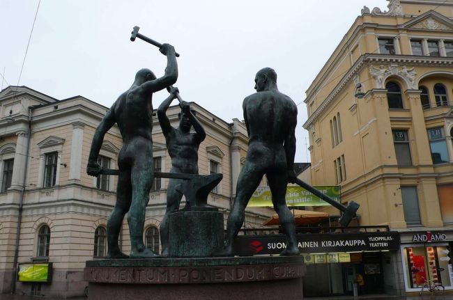 【三人の鍛冶屋像】