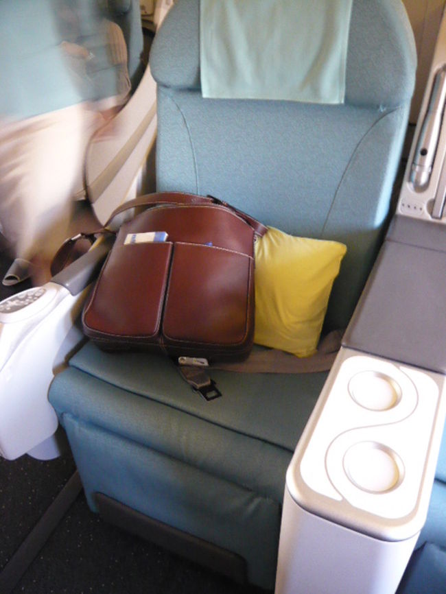 ←◆『大韓航空Ｃクラス♪』<br /><br />ギリギリチェックインなんで<br /><br />定刻発だと、すぐ機内へ搭乗