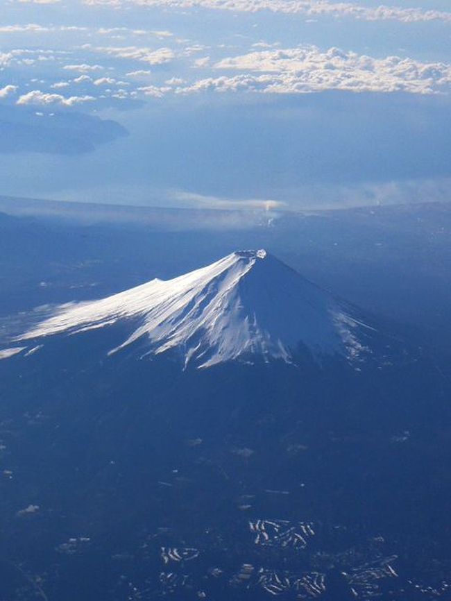 ←◆『窓から見た富士山♪』<br /><br />折角だから、ＵＰにして見よう<br /><br />確かに普段見る角度と違います