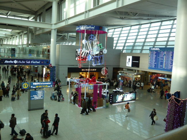 ←◆『仁川空港にて♪』<br /><br />ここは乗継時間も短いので<br />お気に入りのお粥だけ戴き<br /><br />帰りのお土産をチェック♪