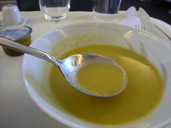 ←◆『ＫＥの機内食です♪』<br /><br />これはグリンピースのスープ<br /><br />グリンピースはキラいだけど<br />これは美味しかったです(^。^）