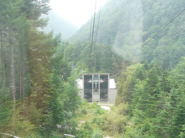 ロープウェー乗り場を後にして快調に上昇中です。