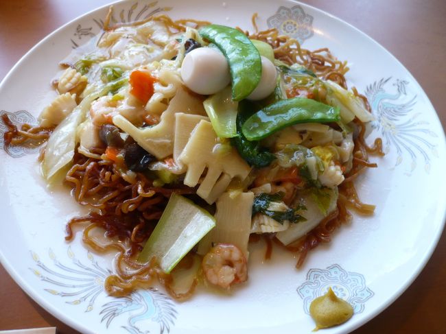 名物は「ほうとう」ですが、<br />この暑さでは敬遠して、ここは平凡に<br />焼きそばで軽く。<br />観光地としては、まあまあの値段で、<br />おいしかった。<br />