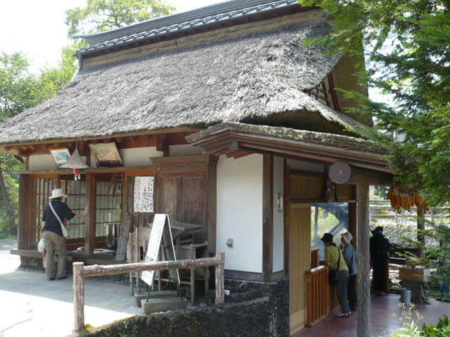 古民家風の小屋。<br />中には、蕎麦打ちの道具が展示されて<br />いました。