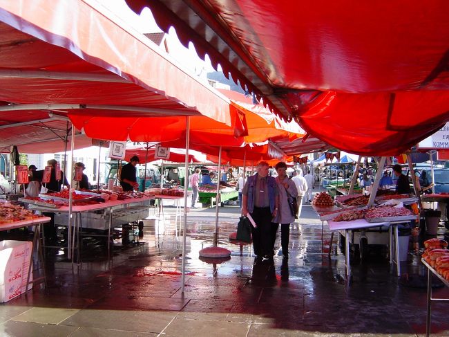 ベルゲンの朝市の様子