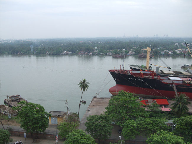 部屋からはサイゴン川が見渡せます。