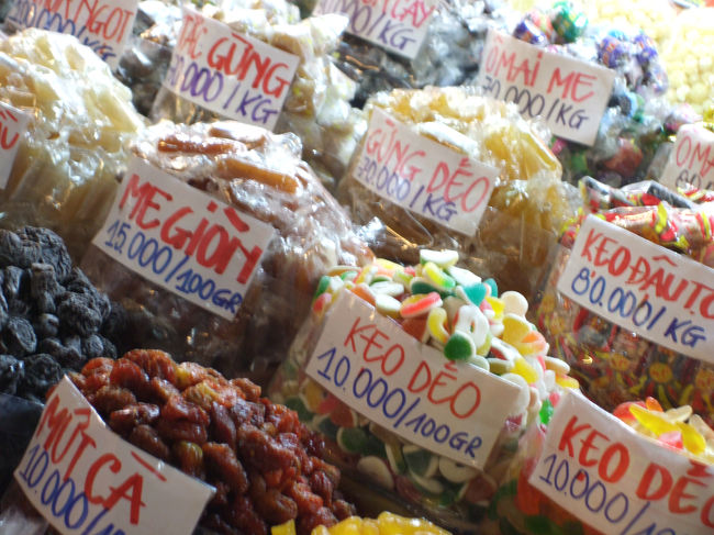 これでもかと並んでいる、体に悪そうなお菓子。<br /><br />でもキレイ。