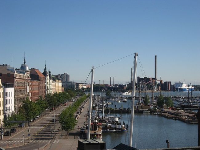 少し小高いウスペンスキから見る眺めもなかなか。<br />ヘルシンキ大聖堂もばっちり見えます。