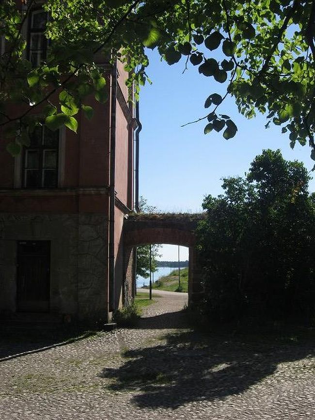 この道をくだってくのも気持ちよさそうですが、本線をたどることにしました。