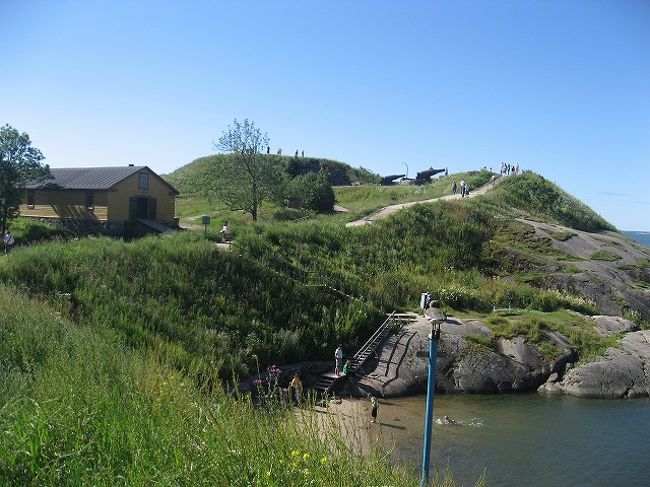 とりさん発見です。<br />どこを見ているんでしょうか？<br />「未来かしら？！」<br />かっこつけてみました。･･･。<br /><br />