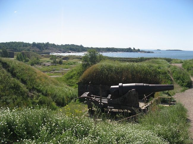 のざらし大砲。<br />なでてみたり、乗っかってみたり、好きなポーズで写真が取り放題です。