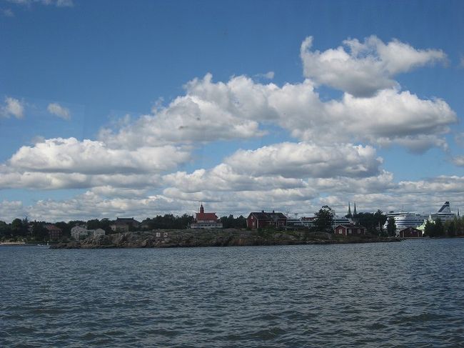 帰りのフェリーで移動中。<br />ツーリストチケットが通用するフェリーは往復同じ場所からのみでした。でも、もう暑いし歩けないのでJTラインでいいんです。さすがに民間のんは、人もほとんどいなくてキレイです。しかも涼しい〜。