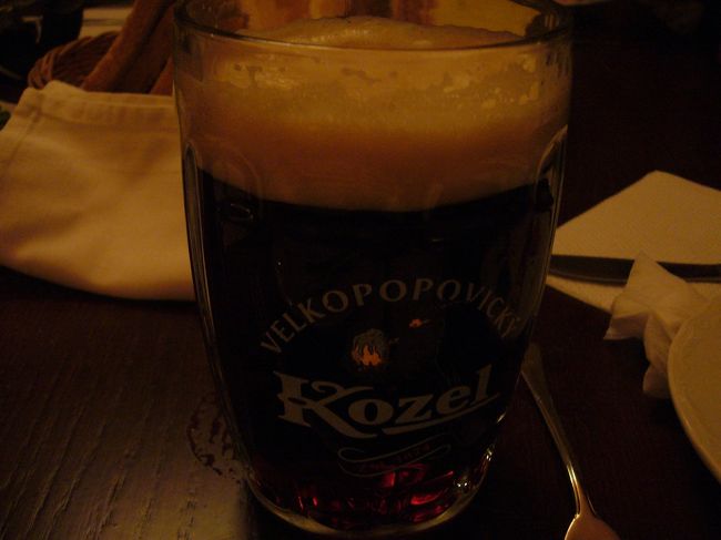 チェコと言えば、チェコビール！<br />という事で早速頂きました〜<br /><br />写真だとわかりづらいですが、黒ビールで<br />飲みやすかった。