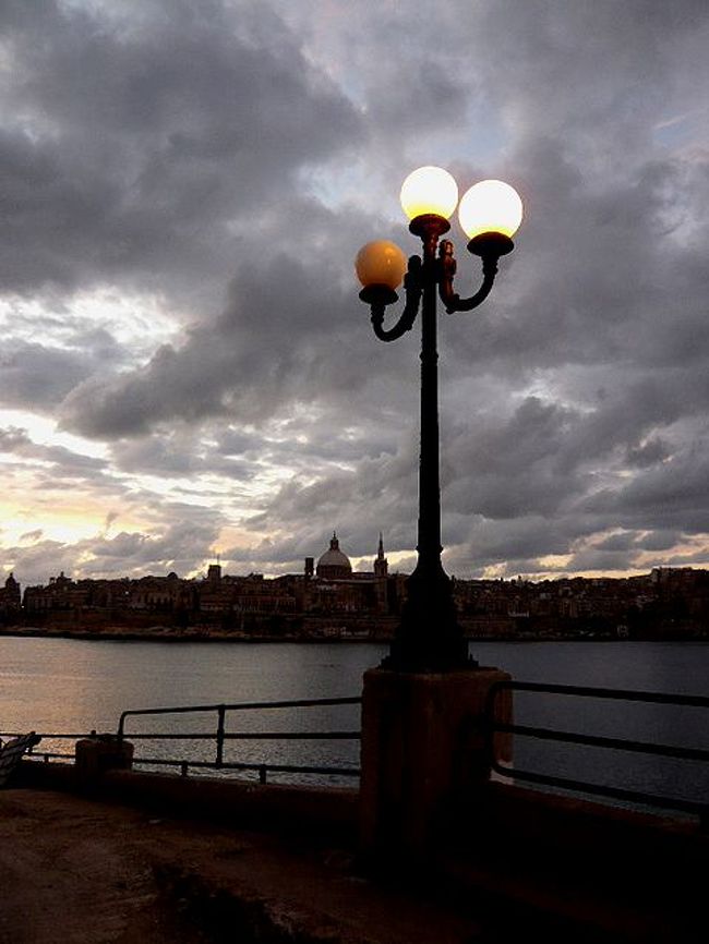 ←◆『ヴァレッタの街並♪』<br /><br />マルタは思ったより寒くない<br />でも流石に早朝は少し寒くて<br /><br />そろそろ室内に戻りましょう