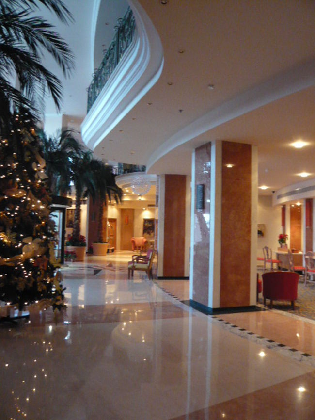 ←◆『FORTINA SPAのロビー♪』<br /><br />このロビーは両方共通みたいです<br /><br />右側が５つ☆で左側が４つ☆かな