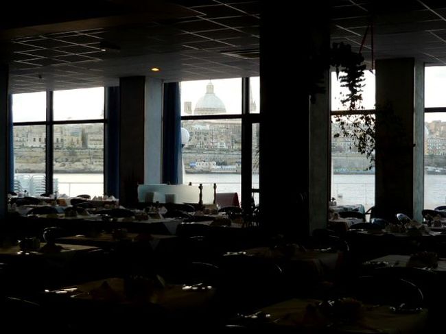 ←◆『ホテルの朝食ルーム♪』<br /><br />ぐるぐる廻ったら到着しました<br /><br />おお〜確かに美しい景色ですネ<br />確かに紹介されてたのはココだ 