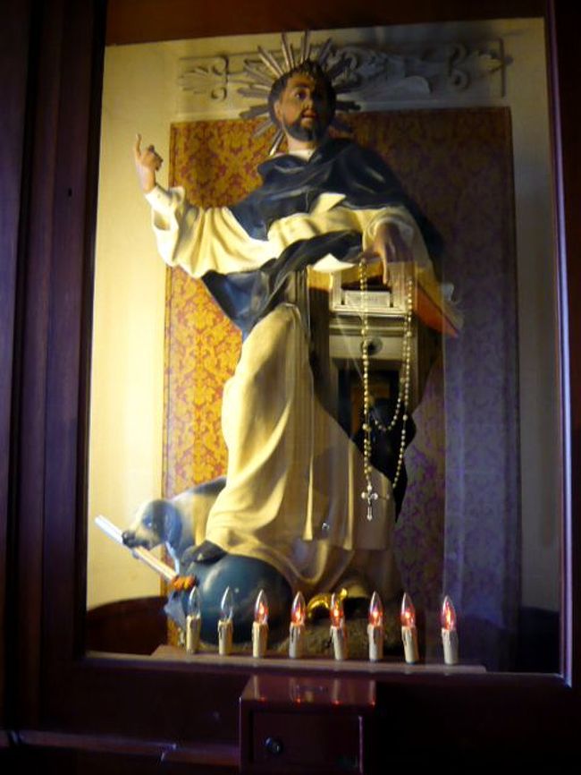 ←◆『ホテルの並びの教会♪』<br /><br />これは聖人の、どなたでしょう？