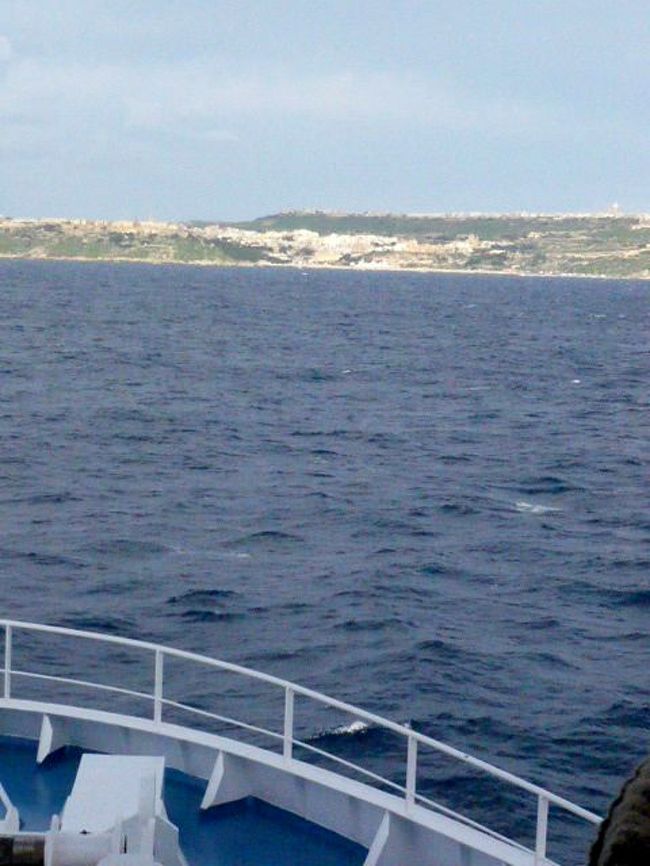 ←◆『ゴゾ島へ行くフェリー♪』<br /><br />イムジャールの港が見えてきました 