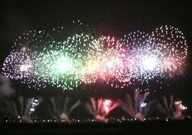 ５箇所から５色の花火が一斉に打ち上がって、<br />すごい綺麗でしたよ！！<br />