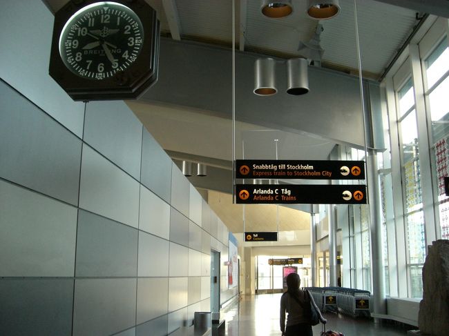 市内へは、アーランダエキスプレス。<br /><br />ストックホルム版「はるか」やね☆<br /><br />とりあえずＡｒｌａｎｄａって書かれた方へと<br />進みます→