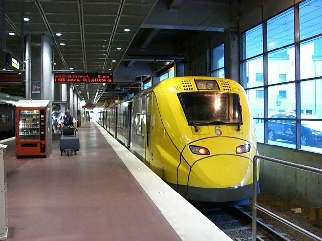 ストックホルム市内到着！！<br />たった２０分☆<br /><br />黄色い車体がかっこいい♪