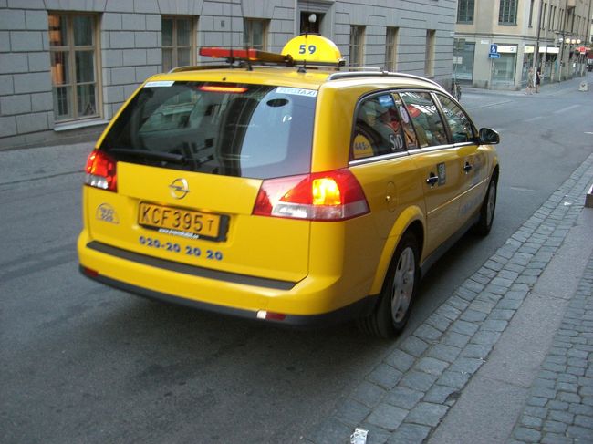 中央駅→ホテルはタクシーを利用。<br />７２ＳＥＫ<br /><br />空港→市内タクシーが４５０ＳＥＫくらいだから、<br />２４０＋７２＝３１２ＳＥＫ<br />楽した割にはお得にできたのでは？？