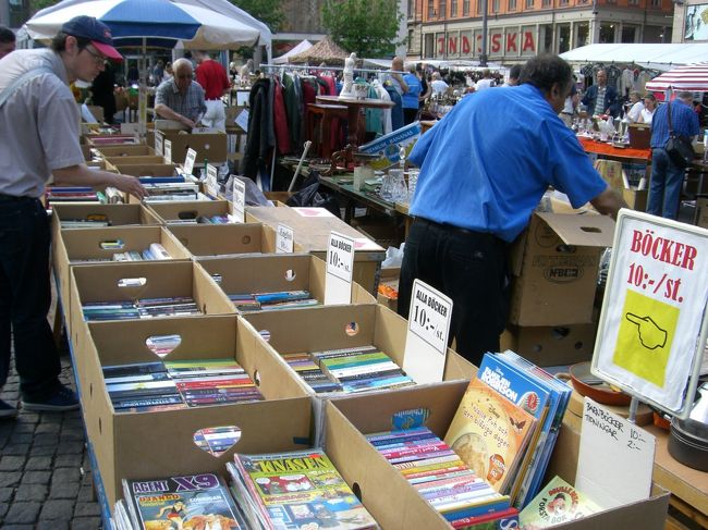 本とか・・・<br /><br />食器や、靴や、カバンや、おもちゃや、<br />壊れてそうな家電や・・・