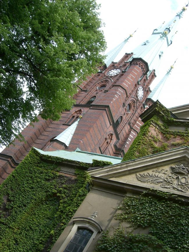 ガイドブックでは地図の上でしか紹介されていなかった<br />クララ教会