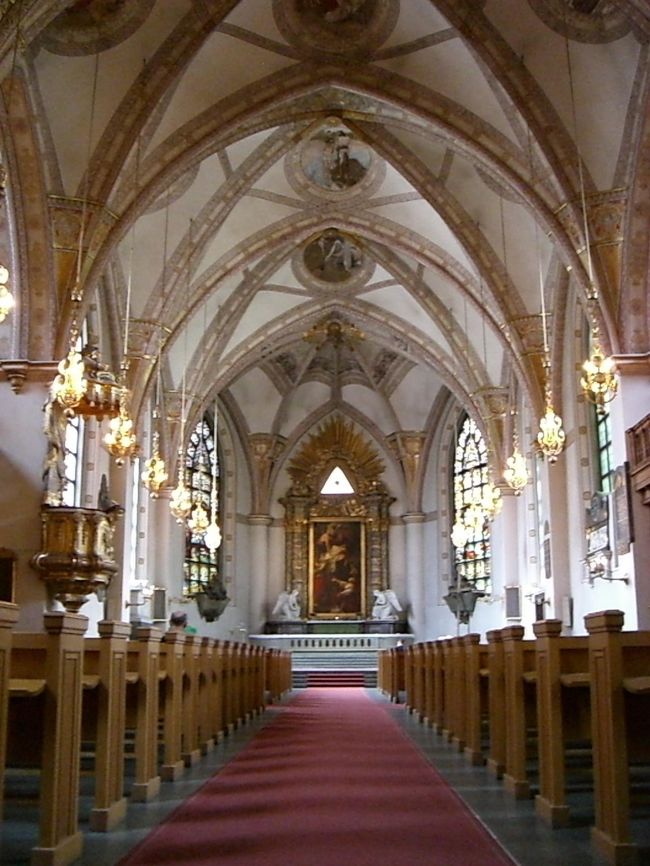 結構いいよ。<br />この反対側には立派なパイプオルガン。<br /><br />入口も開かれていて、<br />なかなかいい雰囲気の教会でした。