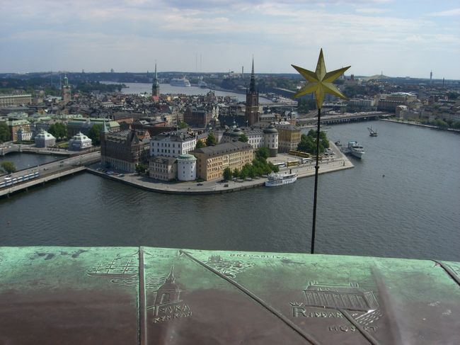 ダッシュで上まで駆け上がり→<br />あきらめずに待ってよかったな〜<br />と思える風景！<br /><br />特にガムラスタンの町が、<br />おもちゃみたいで、本当にかわいらしい！