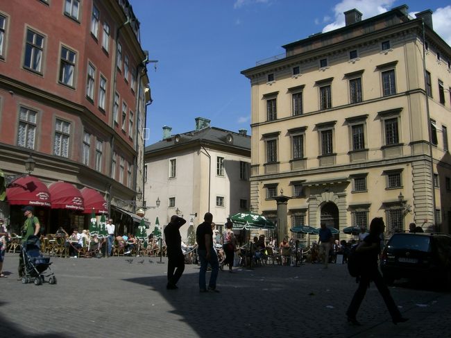 鉄の広場<br />　お土産屋さんでスウェーデンの国旗ステッカーや<br />　スーパーでお水を買いました