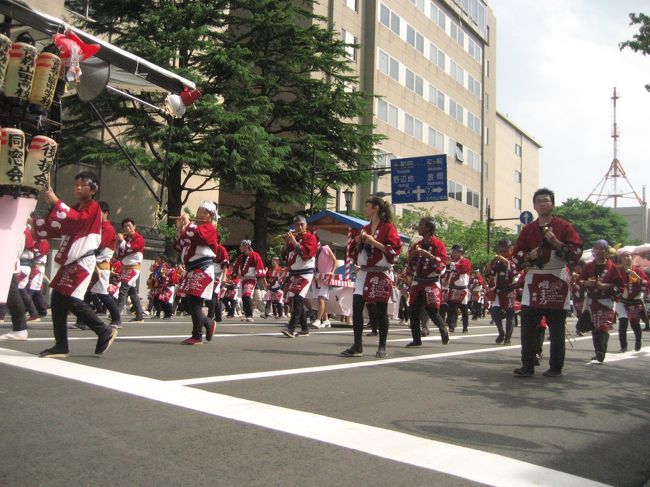 ねぶたの後にはお囃子が盛り立てます♪