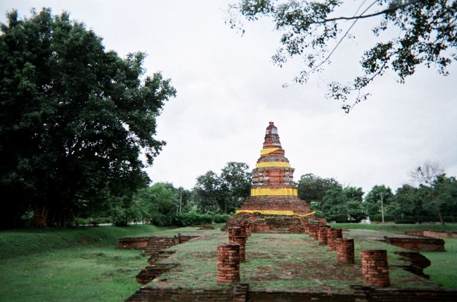 ワット　チェデン近くの遺跡群。<br />車一台しかない通れない道をバイクで走り、到着。<br />小さな遺跡が９つほどある。<br /><br />
