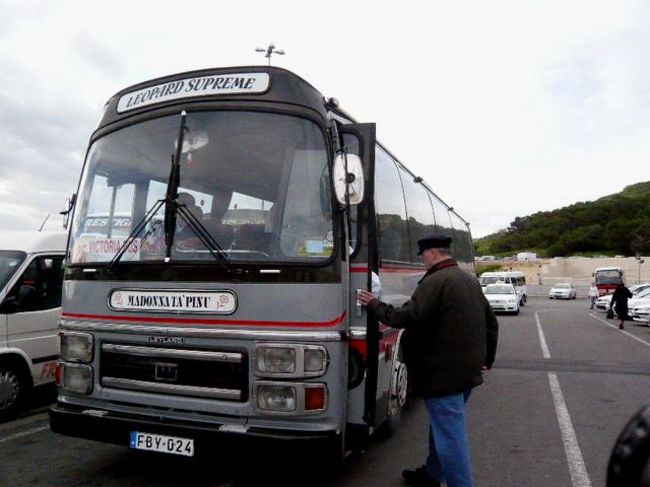 ←◆『ゴゾ島のバスで♪』<br /><br />イムジャール港で降りると<br /><br />港からバスでビクトリアへ