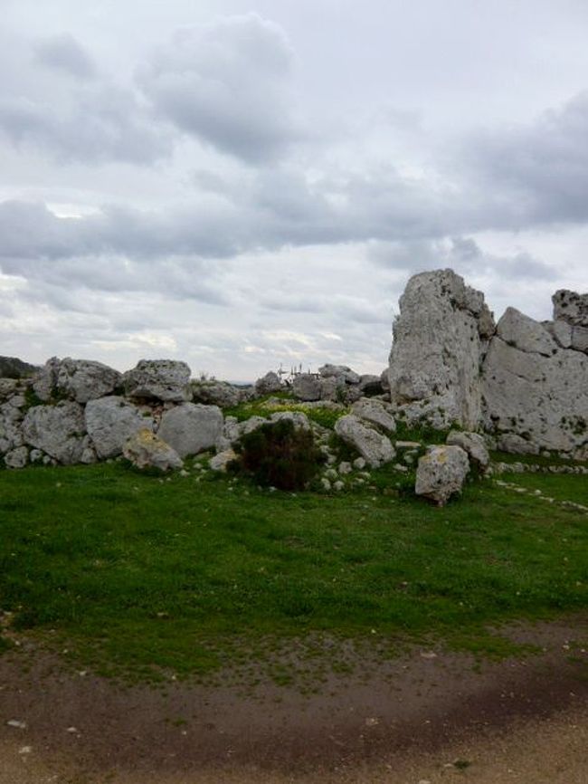 ←◆『ジュガンディーヤ神殿へ♪』<br /><br />うーん、雲がまた黒くなってきたぞ