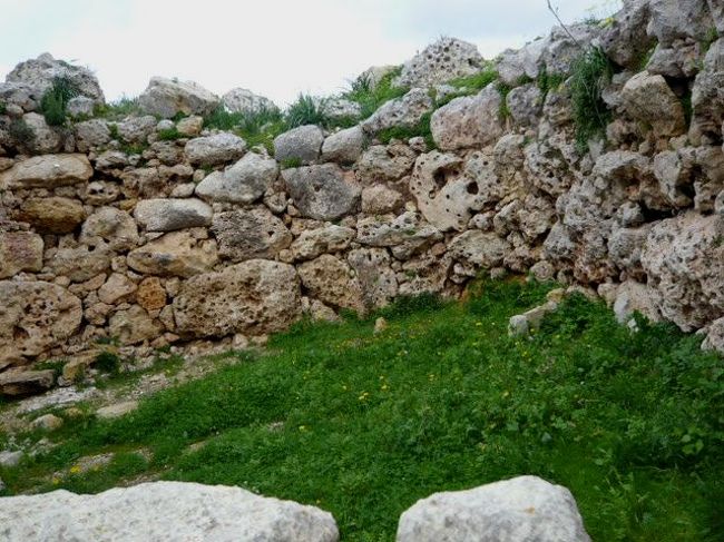 ←◆『ジュガンディーヤ神殿へ♪』 <br /><br />左側の部屋には何も見えませんね〜