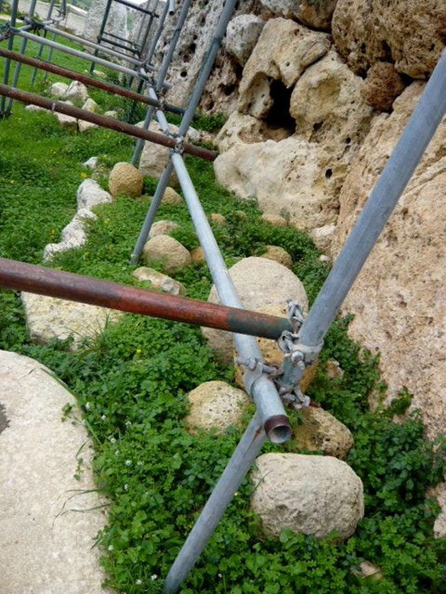 ←◆『ジュガンディーヤ神殿へ♪』 <br /><br />この丸い石達は何に使ったのかな？