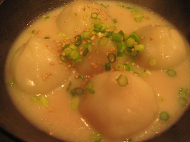 ボードのおすすめに書いてあった、<br />牛タンパオ（水餃子？）。