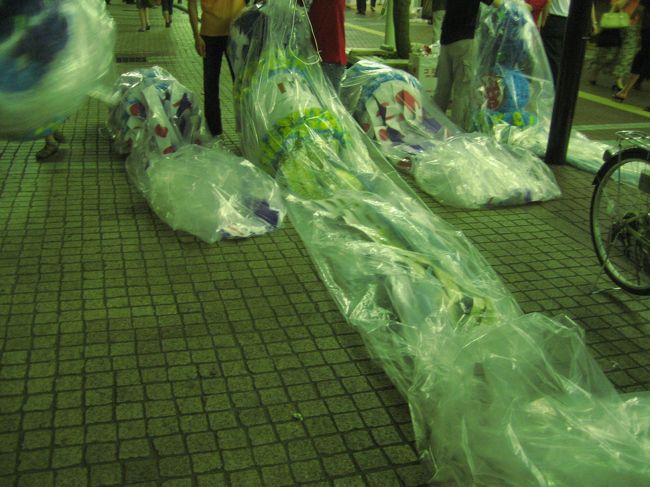 お店を出ると、七夕祭りの飾りも商店街から外され、回収されていました。祭りが終わった後も飾られていると思っていたので、残念！