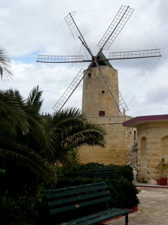 ←◆『TAKORAの風車♪』 <br /><br />近づいてみるとかなりデカイ？