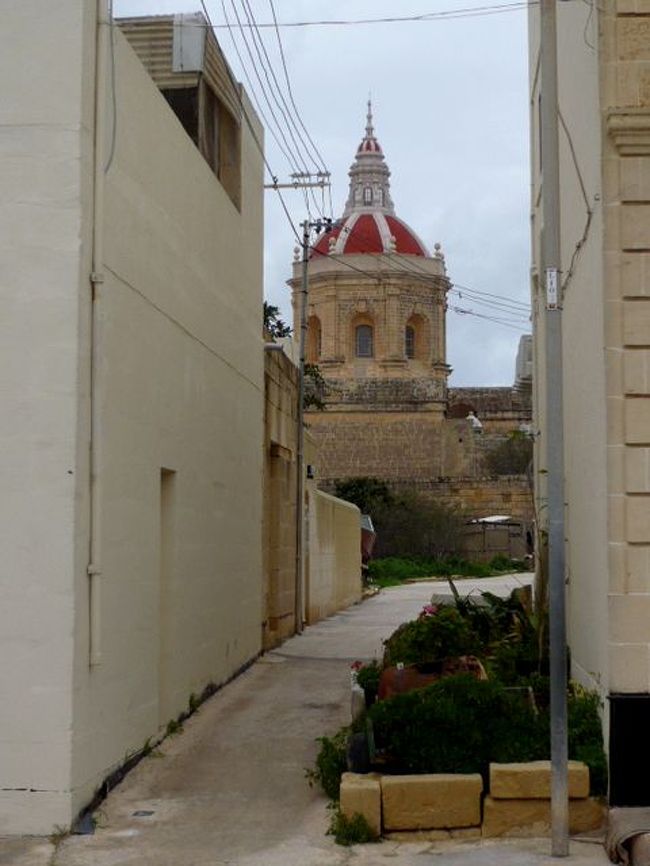 ←◆『TAKORAの風車♪』<br /><br />坂の途中横道に教会が見えた