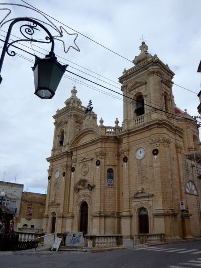 ←◆『近くにあった教会♪』 <br /><br />で、ちょっと歩いたら教会発見<br /><br />でも・・閉ってるみたい(^へ^;