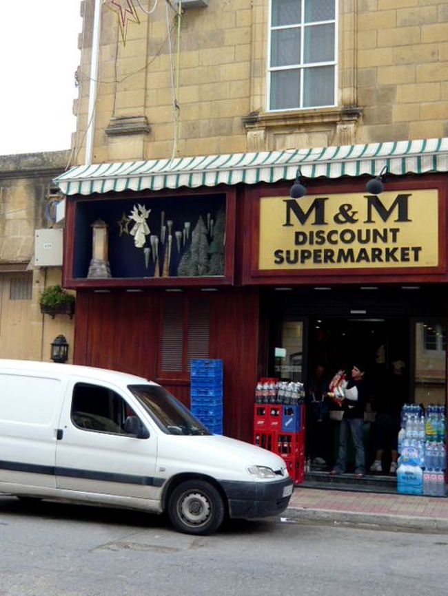 ←◆『近くにあった店♪』<br /><br />風車前の坂道に戻る途中に<br /><br />こんなスーパーマーケット