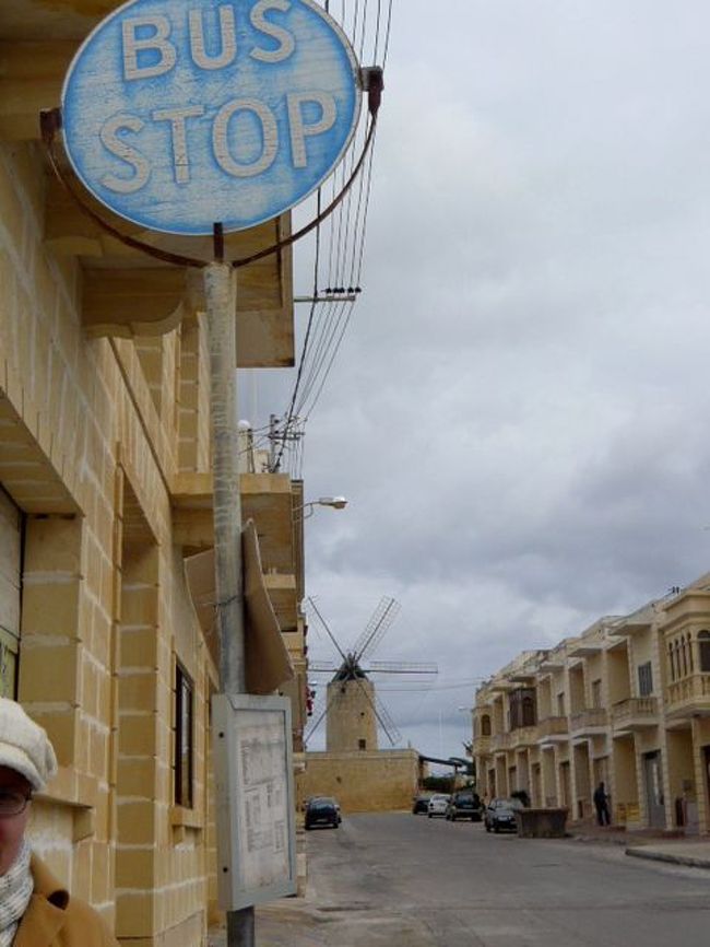 ←◆『TAKORAの風車♪』<br /><br />風車から降りてきた場所に<br /><br />バス停を発見していたので<br /><br />そこに戻りバスを待ちます