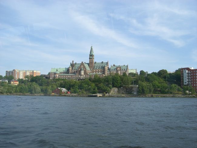 ボートから見えた物・・・<br /><br />こんな見た目で老人ホーム