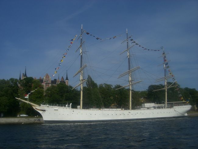 ボートから見えた物・・・<br /><br />こんな見た目でユースホステル。<br />泊まってみたいな！<br /><br />一日中歩きっぱなしだったので、<br />座ったまま観光できるボートクルーズは<br />ちょうどいい休憩にもなりました☆