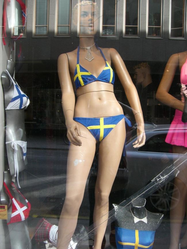 こんなんとか（笑）<br /><br />街中を通り抜けて・・・